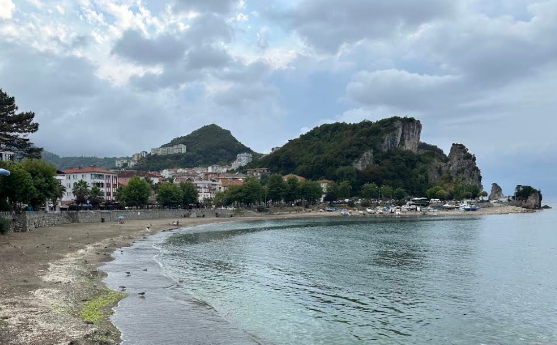Amasra Plajı (Küçük Liman) - Fotoğraf 2